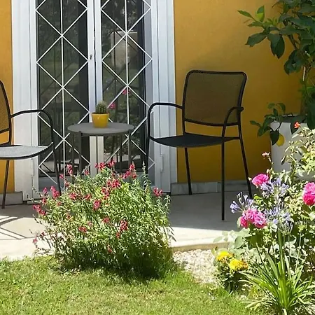 To Ble Künstlersteinhaus Mit Garten Barrierefrei Apartment Tirnavos