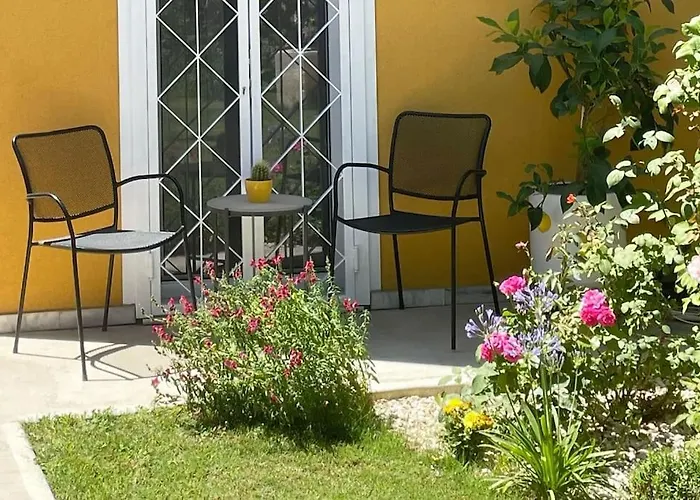 To Ble Kuenstlersteinhaus Mit Garten Barrierefrei Apartmán Tirnavos