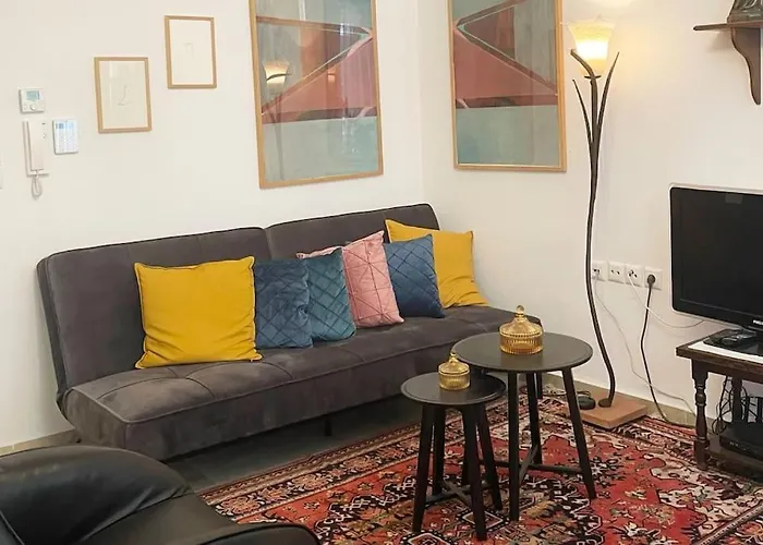 To Ble Kuenstlersteinhaus Mit Garten Barrierefrei *