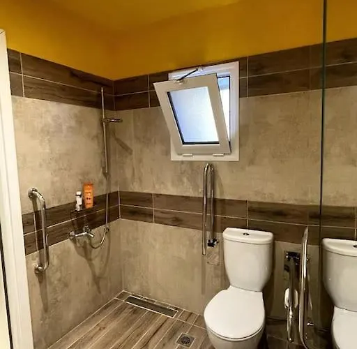 To Ble Kuenstlersteinhaus Mit Garten Barrierefrei