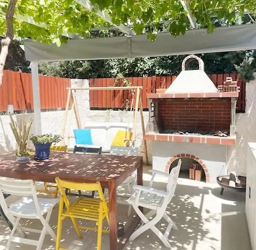 To Ble Kuenstlersteinhaus Mit Garten Barrierefrei Apartmán Tirnavos