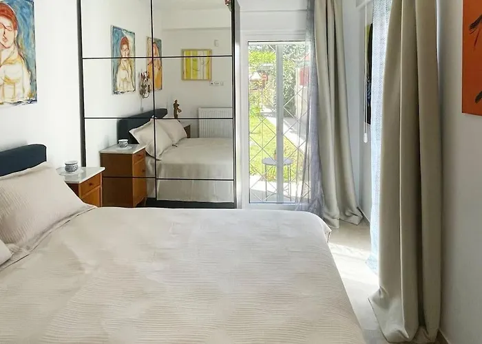 To Ble Kuenstlersteinhaus Mit Garten Barrierefrei Tirnavos