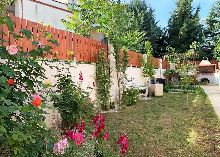 To Ble Kuenstlersteinhaus Mit Garten Barrierefrei