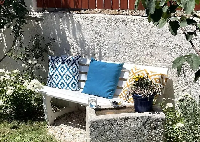 To Ble Kuenstlersteinhaus Mit Garten Barrierefrei *